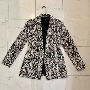 Women’s snake pattern blazer